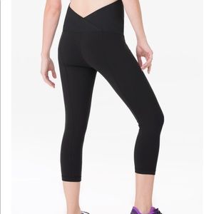 Ingrid & Isabel maternity Workout Capri with Crossover Panel. Size small
